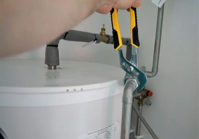 Hot water tank
